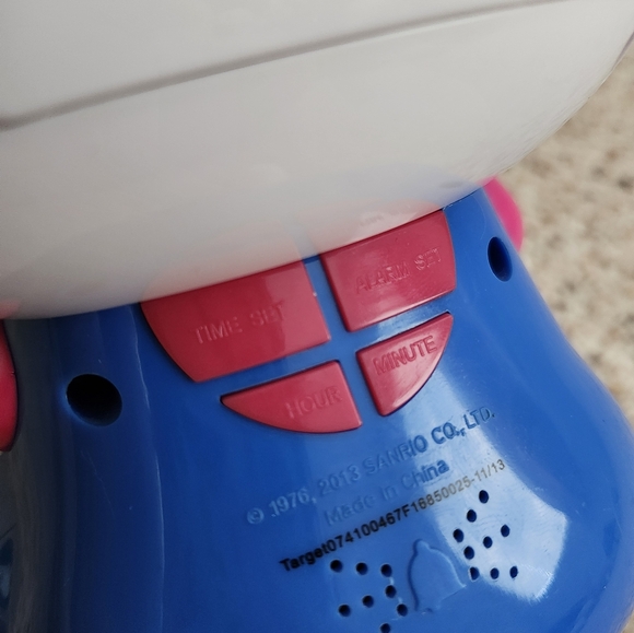 Hello Kitty digital clock - Picture 5 of 11